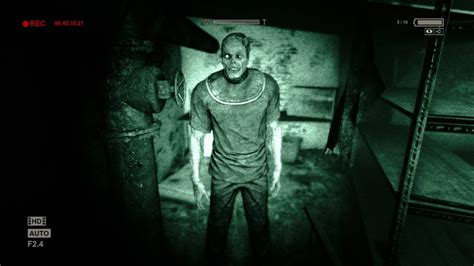  Outlast: 恐怖とスリルがあなたを待ち受けているダークな世界へ！