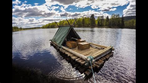  Raft：漂流する巨大な木片と恐ろしい海獣とのサバイバル！